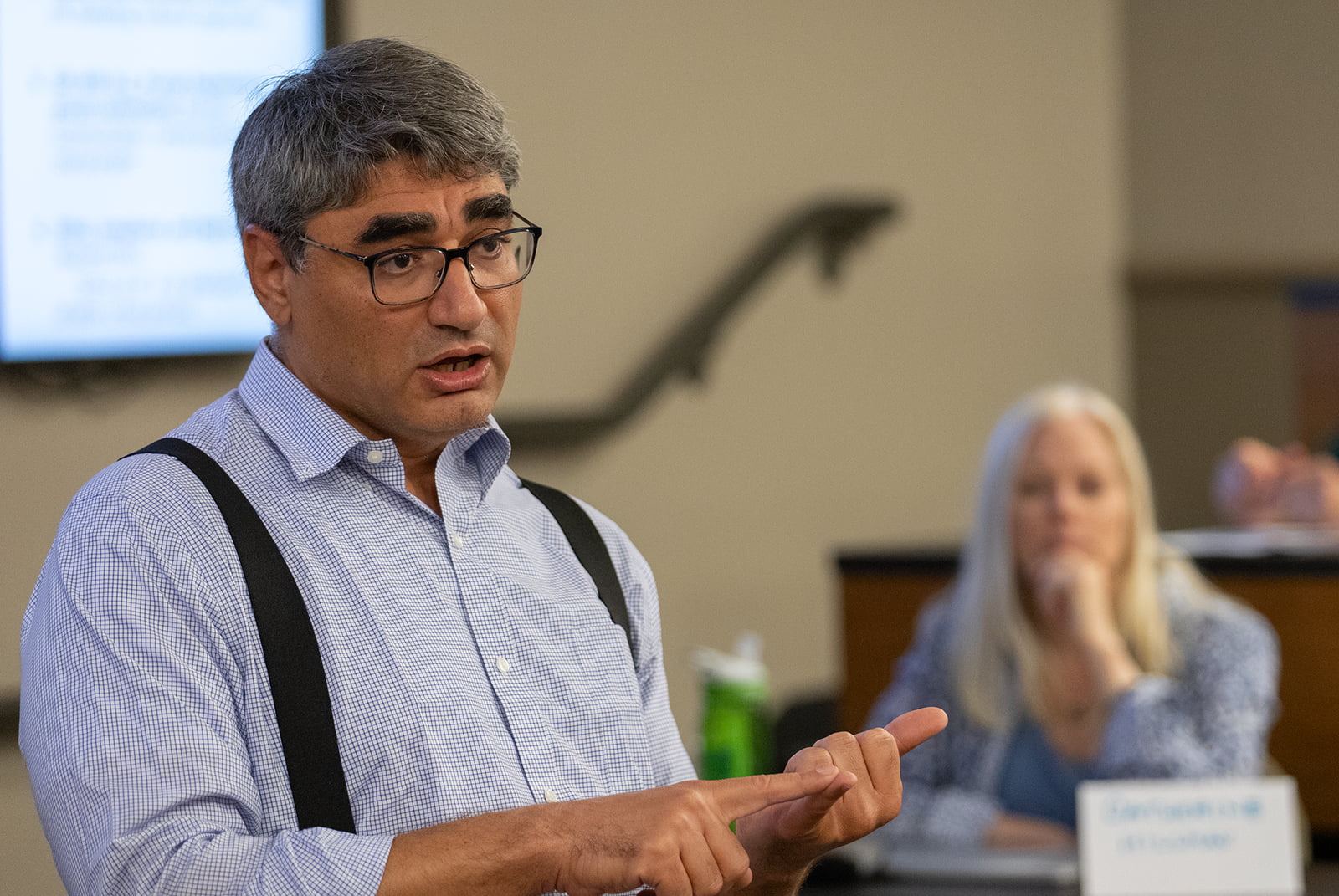 A faculty member speaks to other faculty in a workshop about artificial intelligence