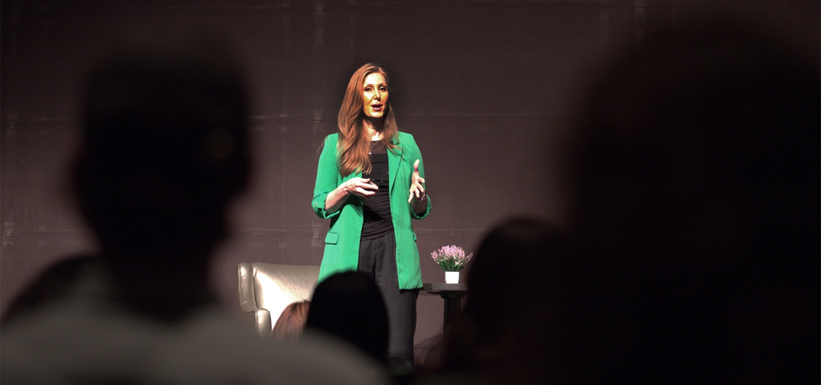 Keynote speaker Ingriz Franzen addresses an audience