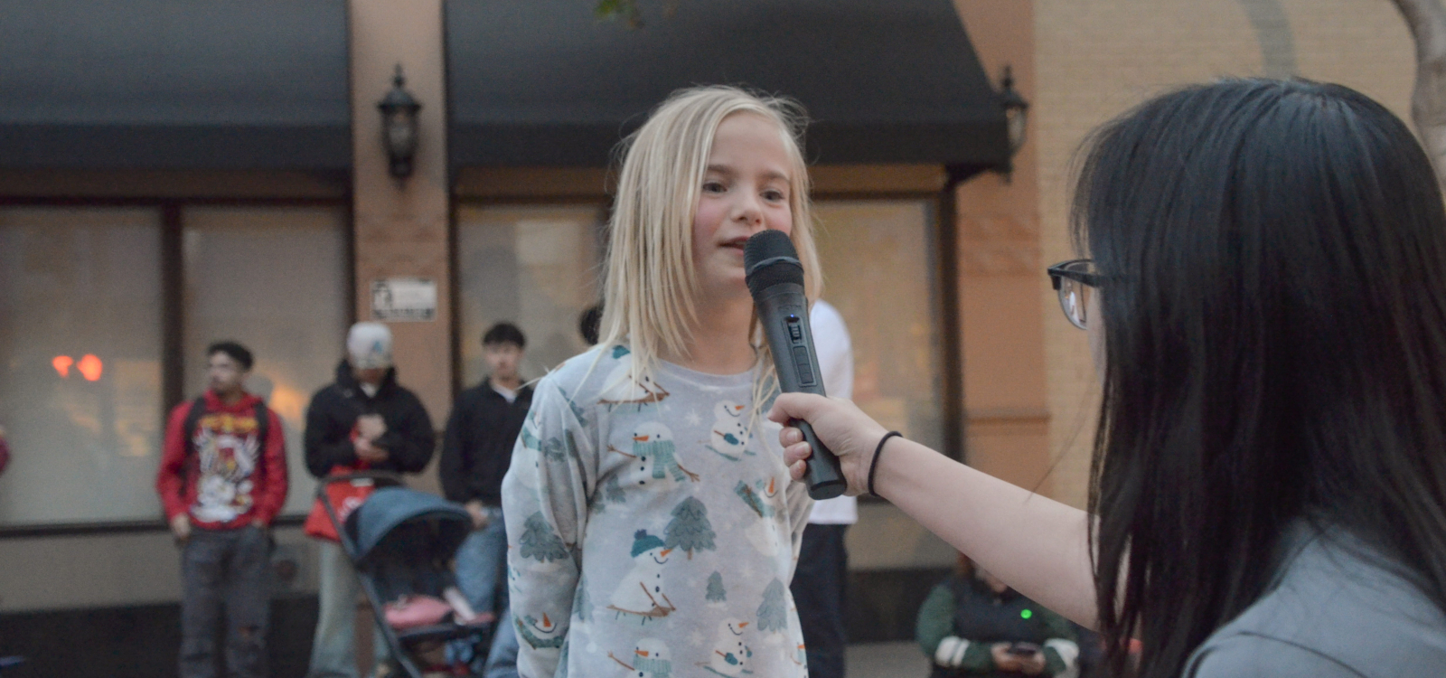 A little girl is interviewed by the emcee