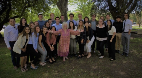 Outdoors photo of Ronda Beaman and her leadership class.