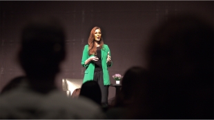 Keynote speaker Ingriz Franzen addresses an audience