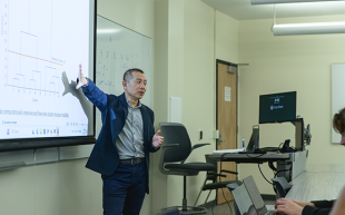 Leida Chen teaches a class.