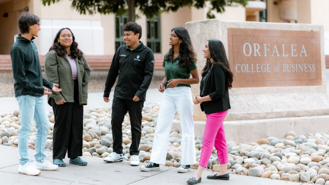 Students in front of Orfalea School of Business