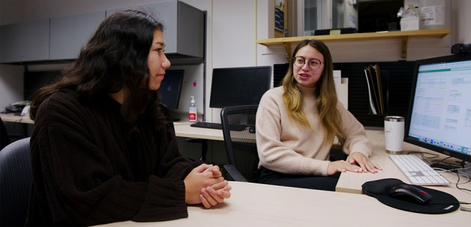 Peer mentor helps student at Cal Poly Orfalea college of business