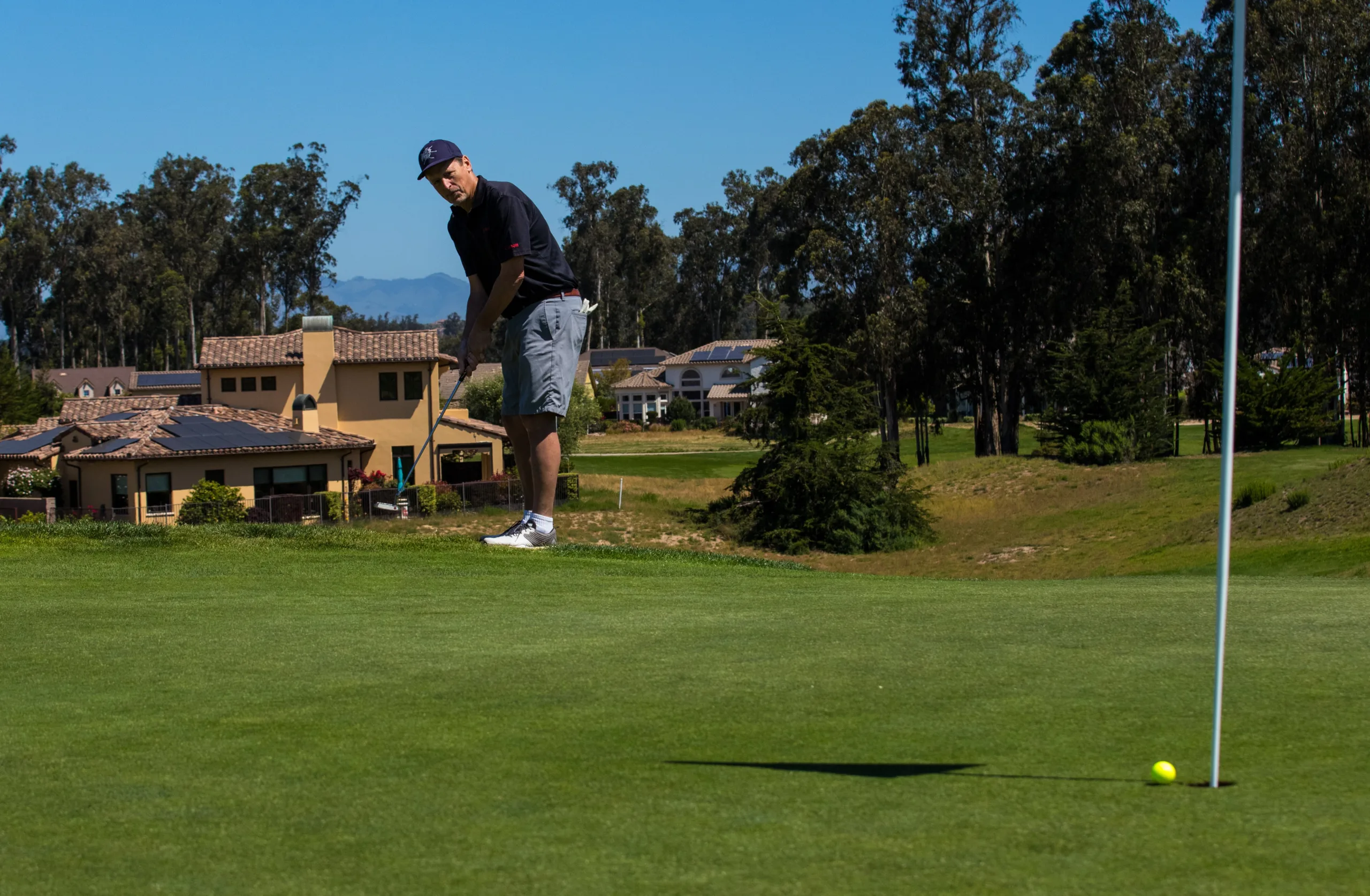 A golfer putts