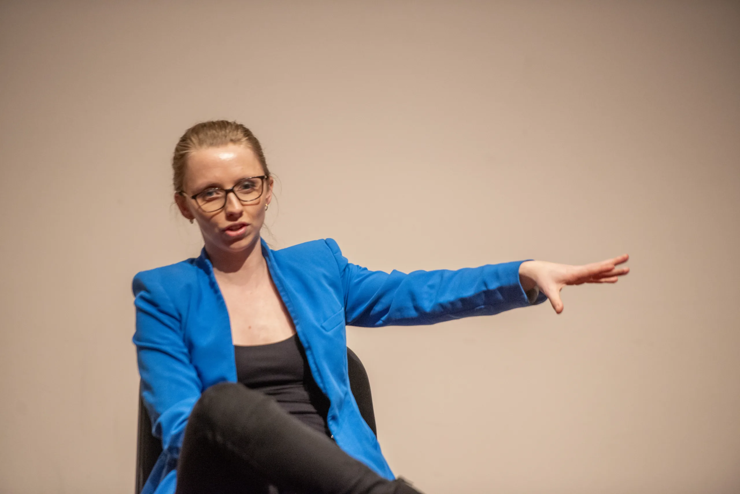 Anna Lapwood, an organist, speaks to an audience on stage